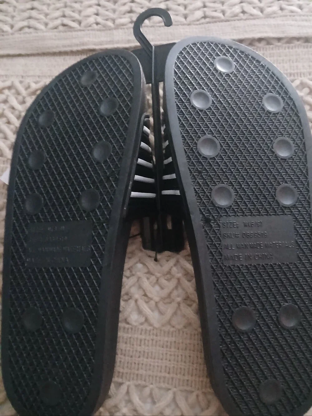 NWT MENS SIZE 9-10 SLIDES